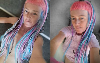 Peloco: Neben den hellrosa gefärbten und frisch geschnitten Stirnfransen habe ich meiner langjährigen Kundin Dreadslocks im 'My little Pony' Style gezaubert. Das pastellige hellblau, babyrosa und violett harmoniert wunderbar in den einzelnen Zöpfen und verleiht ihr eine einzigartige Mähne.